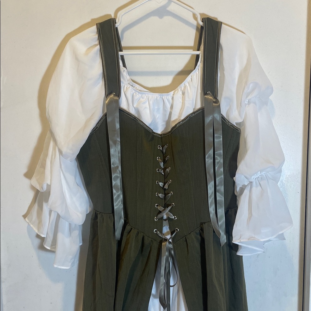 Renissamce dress NWOT - Picture 5 of 12